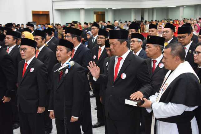 120 Anggota DPRD Jabar 2019-2024 Resmi Dilantik