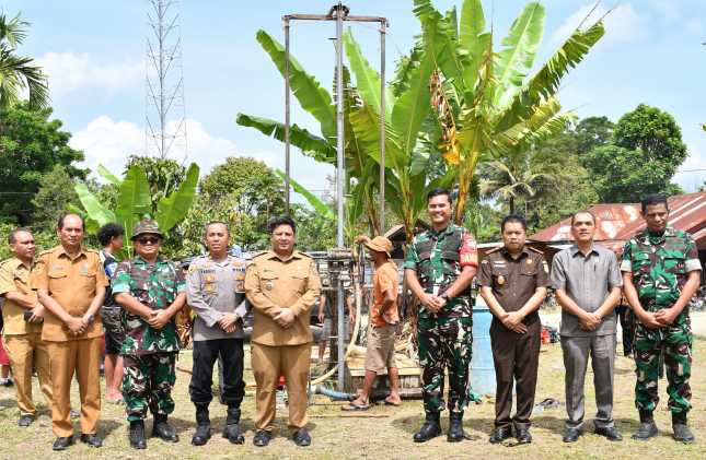 Sinergitas dengan TNI, Bupati Samosir Bersama Dandim 0210/TU Launching 30 Sumur Bor Bantuan KASAD, Wujud Kepemimpinan Kolaboratif Menjawab Kebutuhan Air Bersih