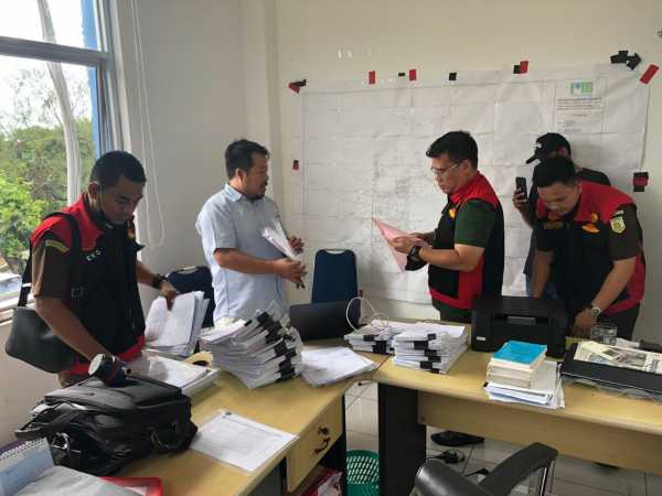 Dugaan Korupsi, Tim Jaksa Penyidik Geledah Kantor PDAM Kota Pangkalpiang