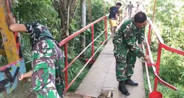 Kodim 0203/Langkat Rampungkan Rehabilitasi Jembatan Gantung di Desa Dalan Naman