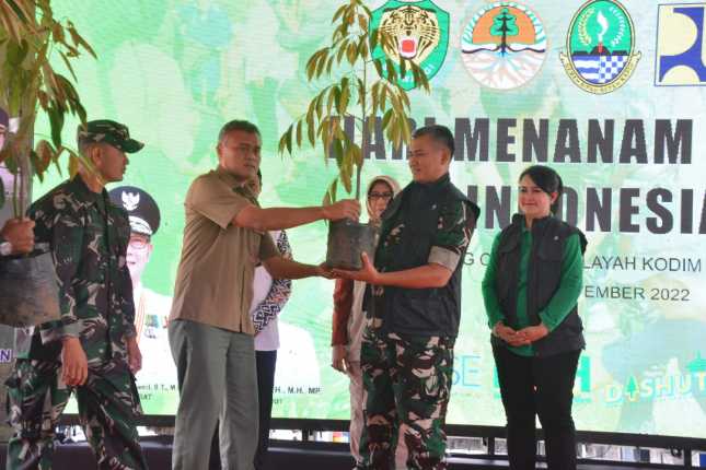 Serentak Tanam Puluhan Ribu Pohon, Tandai Peringatan Hari Menanam Pohon Indonesia