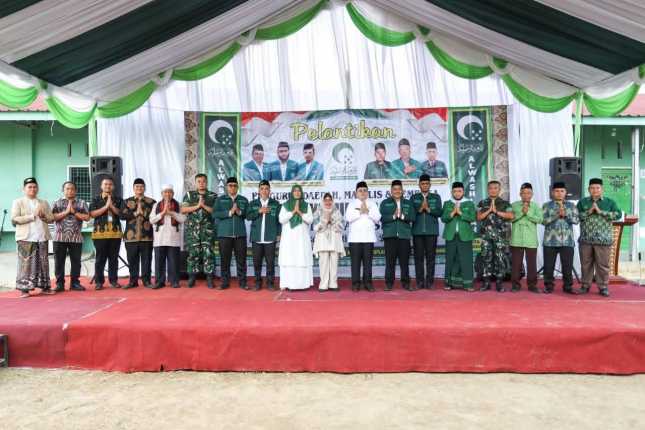 Wali Kota Wesly Hadiri Pelantikan PD Al Jam'iyatul Washliyah Kota Pematangsiantar, Serahkan Santunan Anak Yatim Rp15 Juta