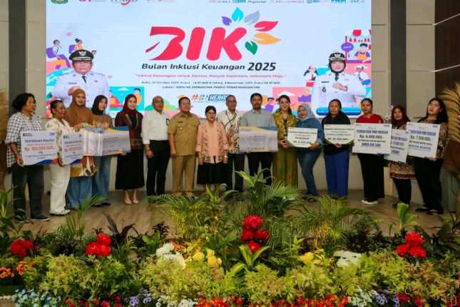Puncak Bulan Inklusi Keuangan 2025, Wesly dan Ny Liswati Serahkan KUR kepada Pelaku UMKM
