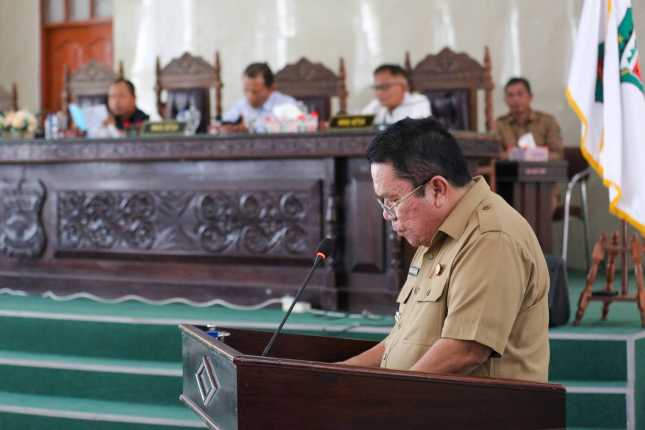 Wali Kota Wesly Hadiri Rapat Paripurna Penyampaian Hasil Pansus LKPJ Wali Kota, Pokir DPRD, dan Ranperda Perlindungan Tenaga Kerja Lokal