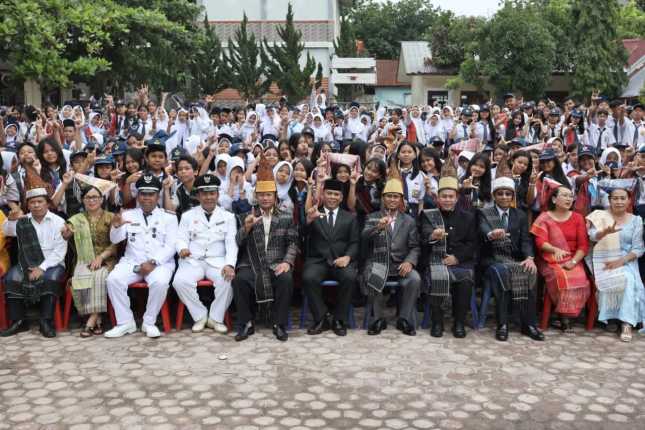 Wali Kota Wesly Diwakili Sekda Junaedi Pembina Upacara Peringatan Hardiksnas di SMPN
