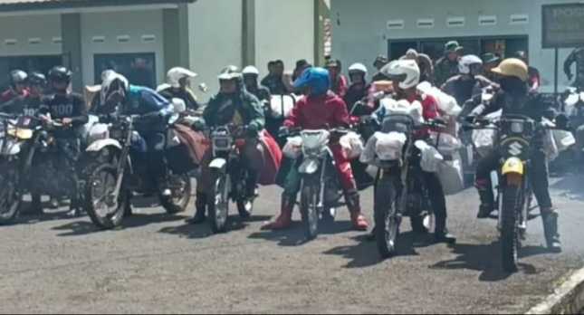 Sepeda Motor, Solusi Jitu Satgas Kodim 0608/Cianjur Distribusikan Bantuan  Hingga Pelosok Wilayah