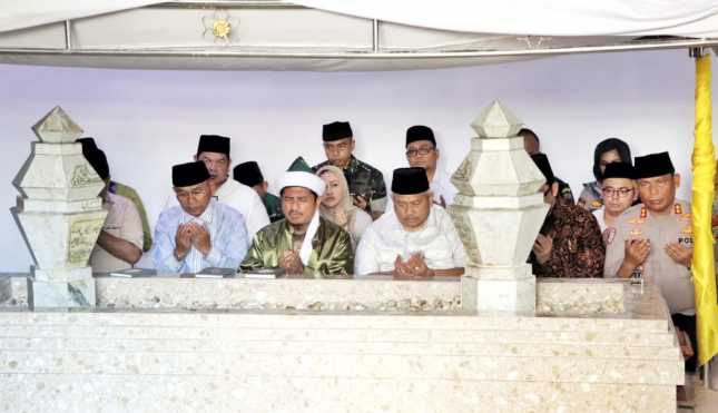 Bupati Simalungun bersama Wakil Bupati Hadiri Haul ke-16 Tuan Guru Batak Syekh Abdurrahman Rajagukguk QS