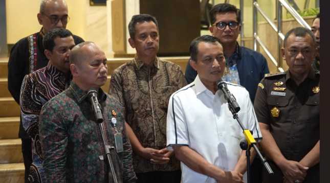 Tim Sembilan Kejagung Tetapkan Mantan Jampidsus FA Sebagai Tersangka Dugaan TPPU Langsung Dijebloskan ke Rutan KPK