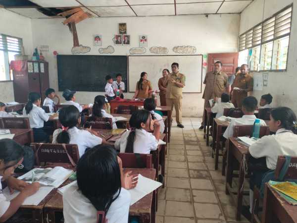 Plt Kadis Pendidikan Tinjau TKA di SMPN 1 Panei Tongah