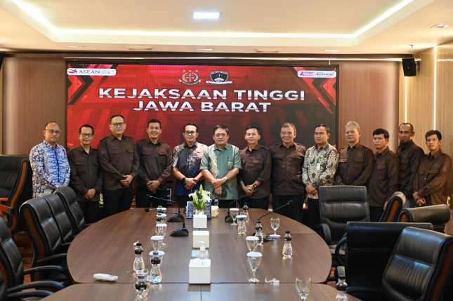 Digantikan RD M Darmawan Dalam Mutasi Besar Besaran, Tak Lama Memimpin Jabar Sutikno Alih Tugas Jadi Kajati DKI