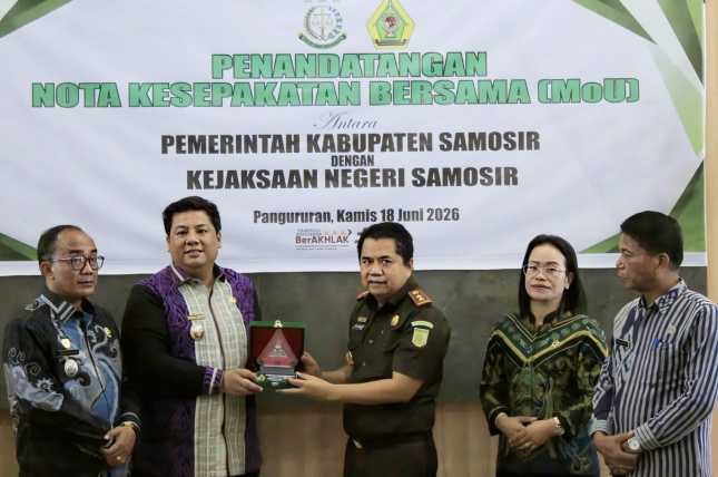 Pemkab Samosir dan Kejari Samosir Perpanjang Kerja Sama Penanganan Masalah Hukum Perdata dan Tata Usaha Negara