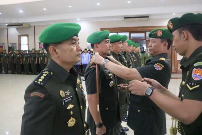 PENYEGARAN ORGANISASI, DANPUSTERAD PIMPIN SERTIJAB BEBERAPA PEJABAT PENTING