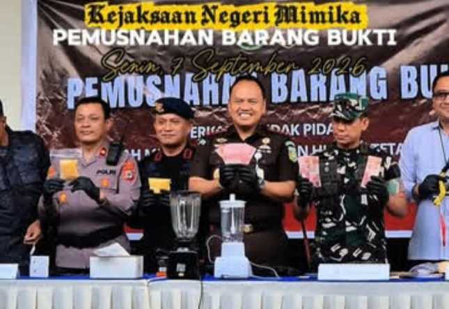 Di Bawah Kepemimpinan Kajari I Putu Eka Suyantha, Kejari Mimika Musnahkan Sabu hingga Uang Palsu